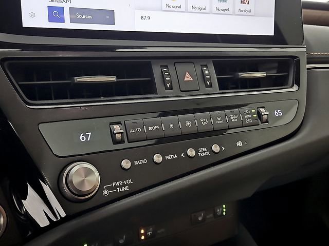 Used 2025 Lexus ES 300h w/ Premium Package image 18
