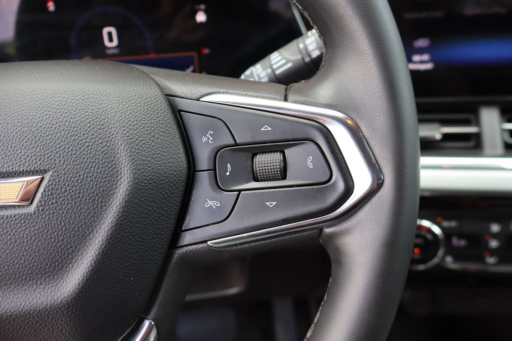 Used 2025 Chevrolet Trax LT w/ Driver Confidence Package FWD image 14