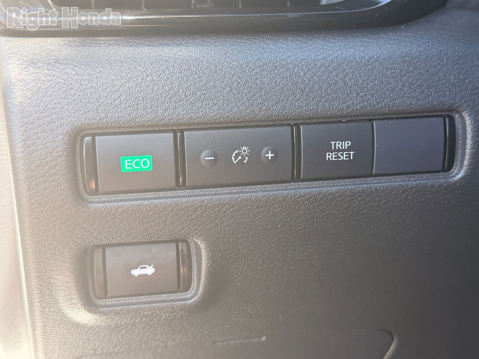 Used 2025 Nissan Sentra SV FWD image 20