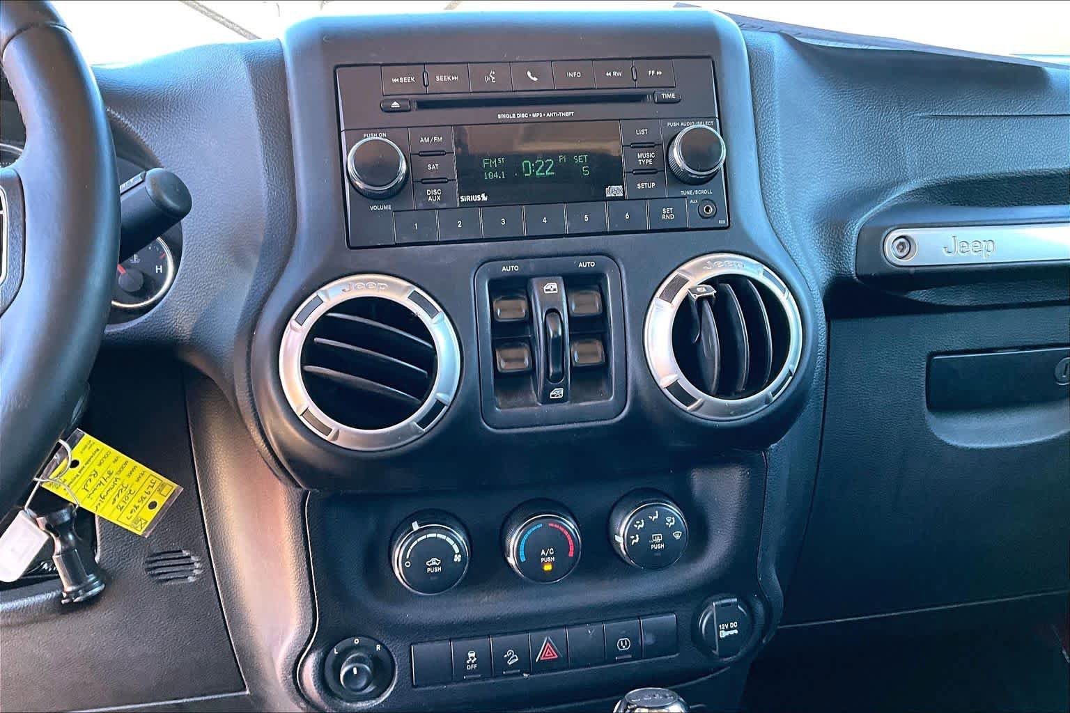 Certified 2018 Jeep Wrangler Unlimited Sahara w/ Connectivity Group AWD/4WD image 30