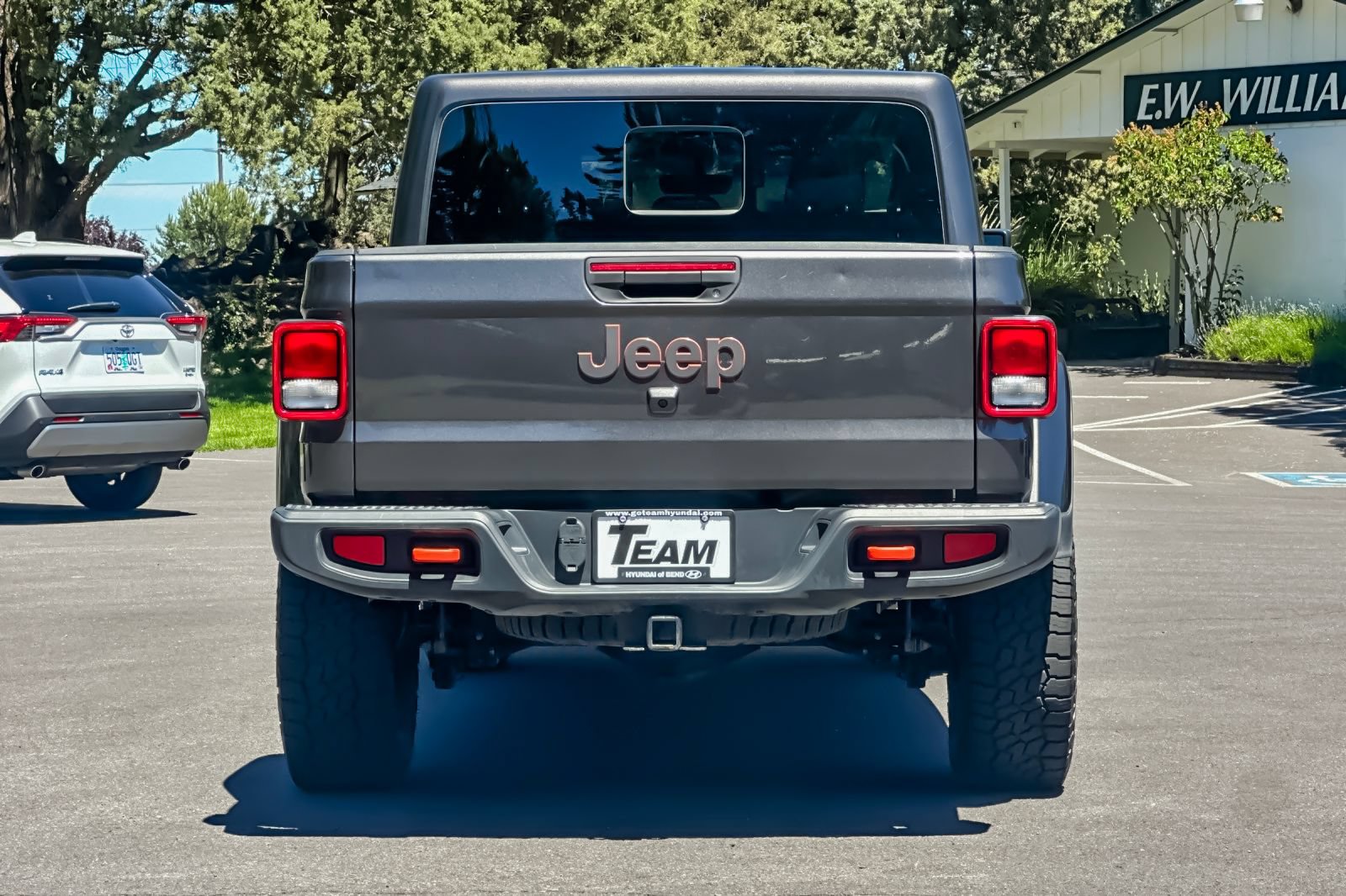 Used 2022 Jeep Gladiator Mojave w/ Trailer Tow Package AWD/4WD image 5