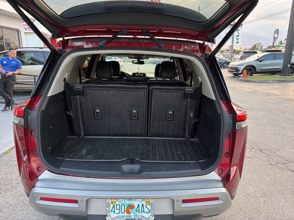 Used 2022 Nissan Pathfinder Platinum w/ Cargo Package FWD image 11