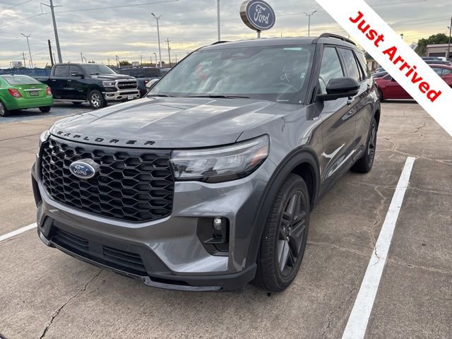Used 2025 Ford Explorer ST-Line w/ ST-Line Street Pack image 1