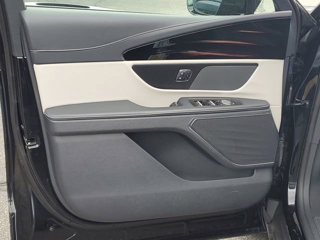 Certified 2024 Lincoln Nautilus Premier AWD/4WD image 8