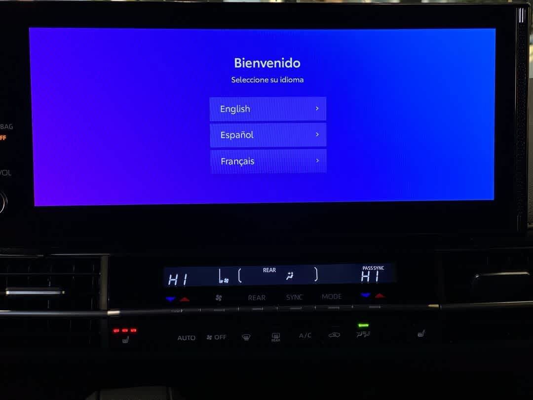 Certified 2025 Toyota Sienna XLE Woodland Edition AWD/4WD image 19