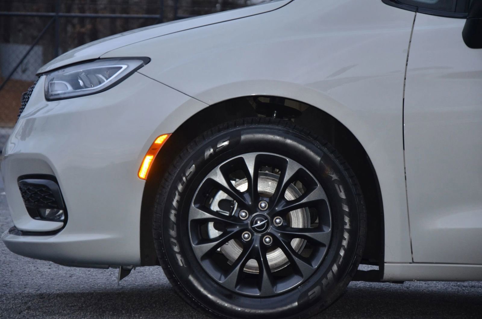 Used 2021 Chrysler Pacifica Touring w/ S Appearance Package image 25