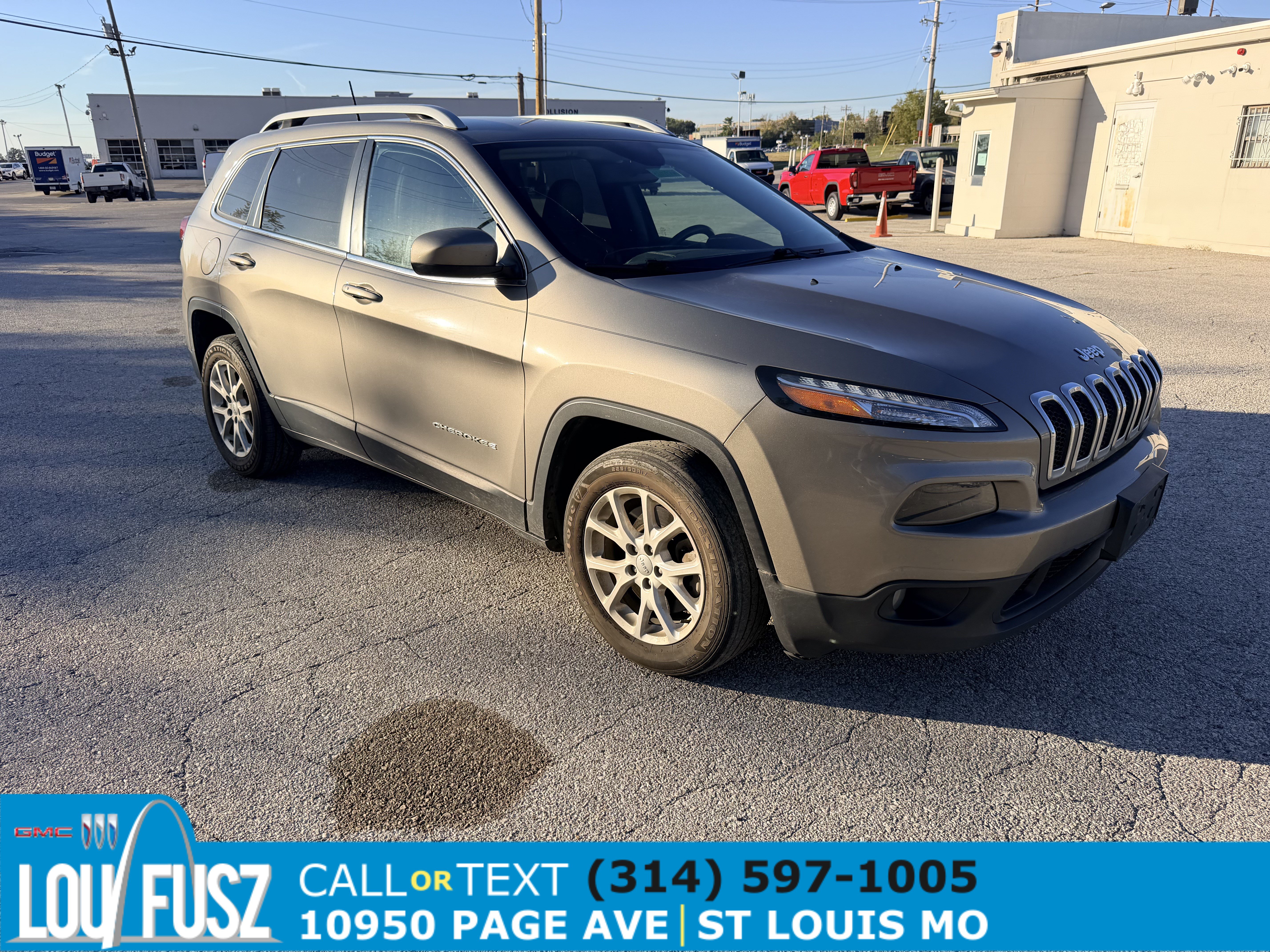 Used 2018 Jeep Cherokee Latitude Plus w/ Cold Weather Group FWD image 1