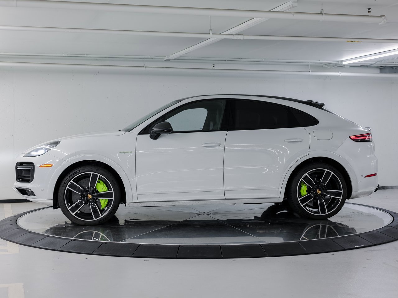 Certified 2022 Porsche Cayenne Turbo S image 2