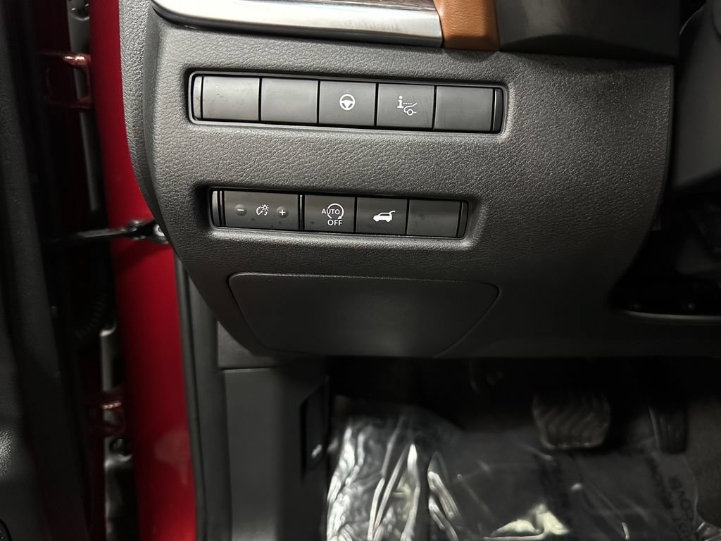 Used 2026 Nissan Rogue Platinum w/ Platinum Premium Package AWD/4WD image 34
