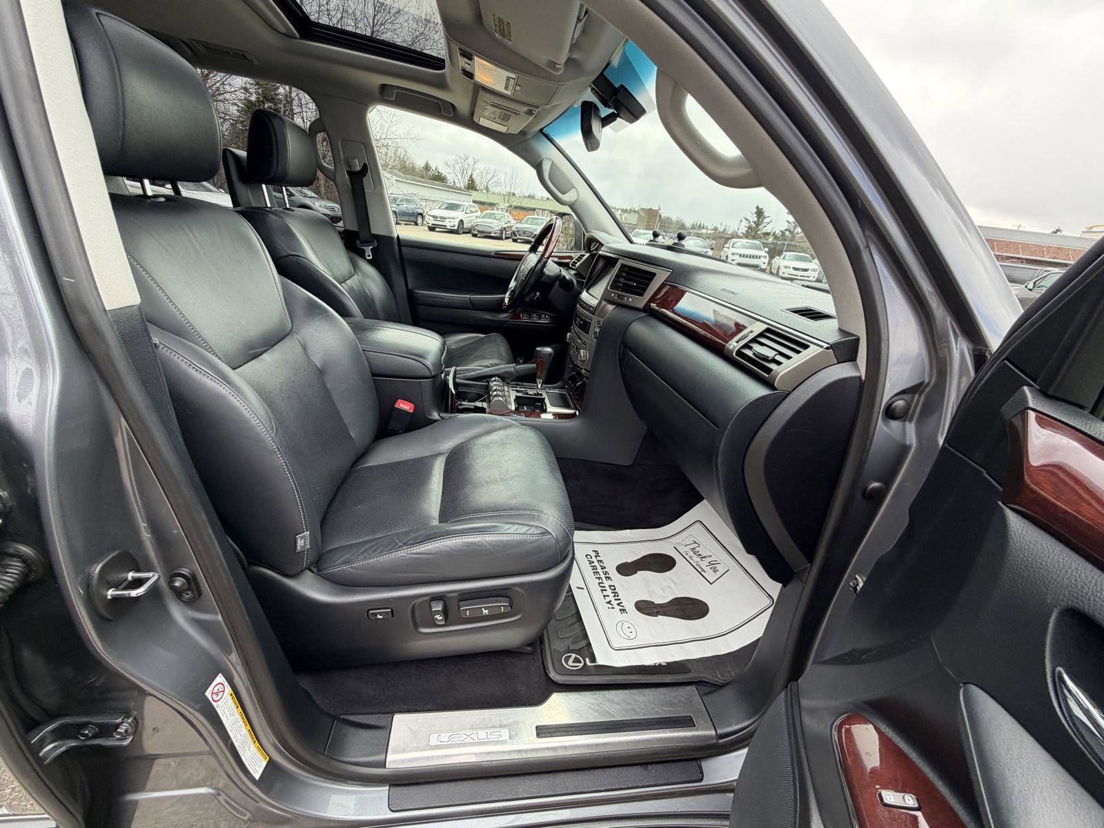 Used 2015 Lexus LX 570 4WD image 31