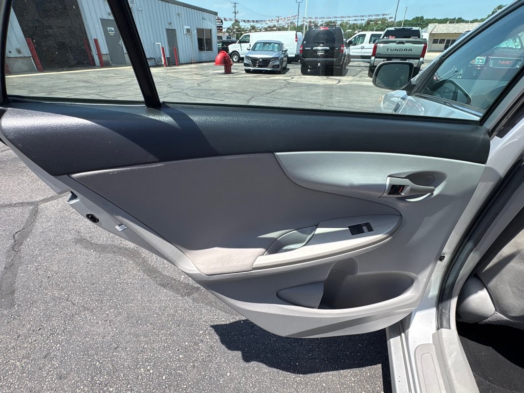 Used 2013 Toyota Corolla LE FWD image 10