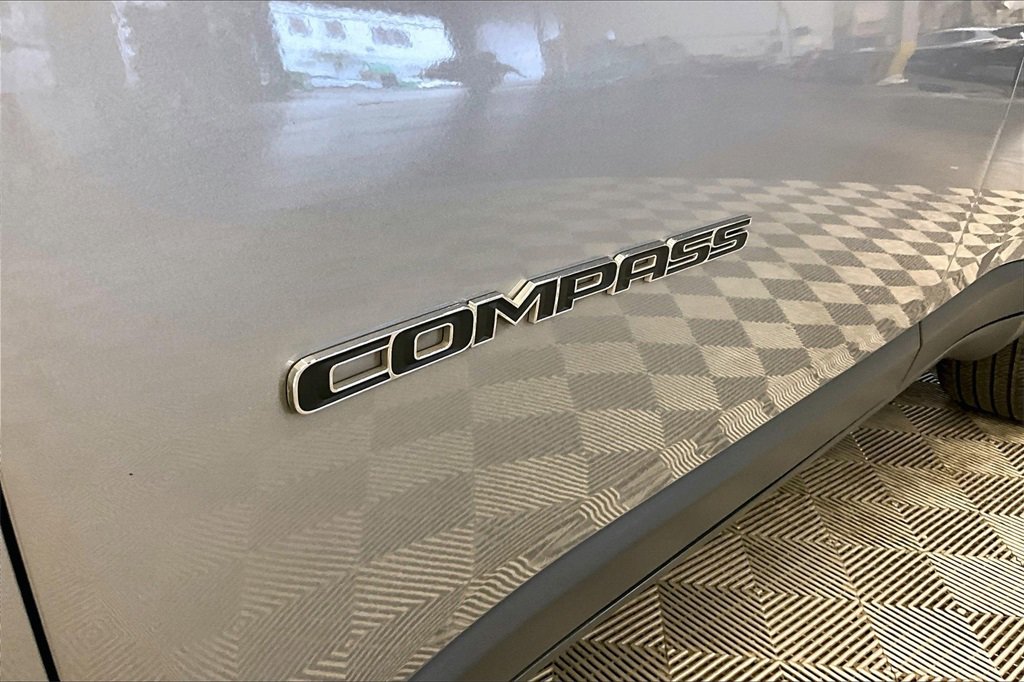 Used 2024 Jeep Compass Limited image 7