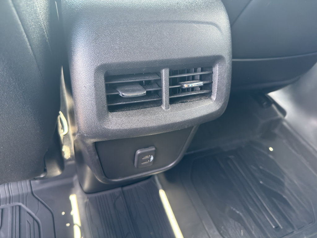 Used 2022 GMC Terrain SLE w/ Driver Convenience Package image 11