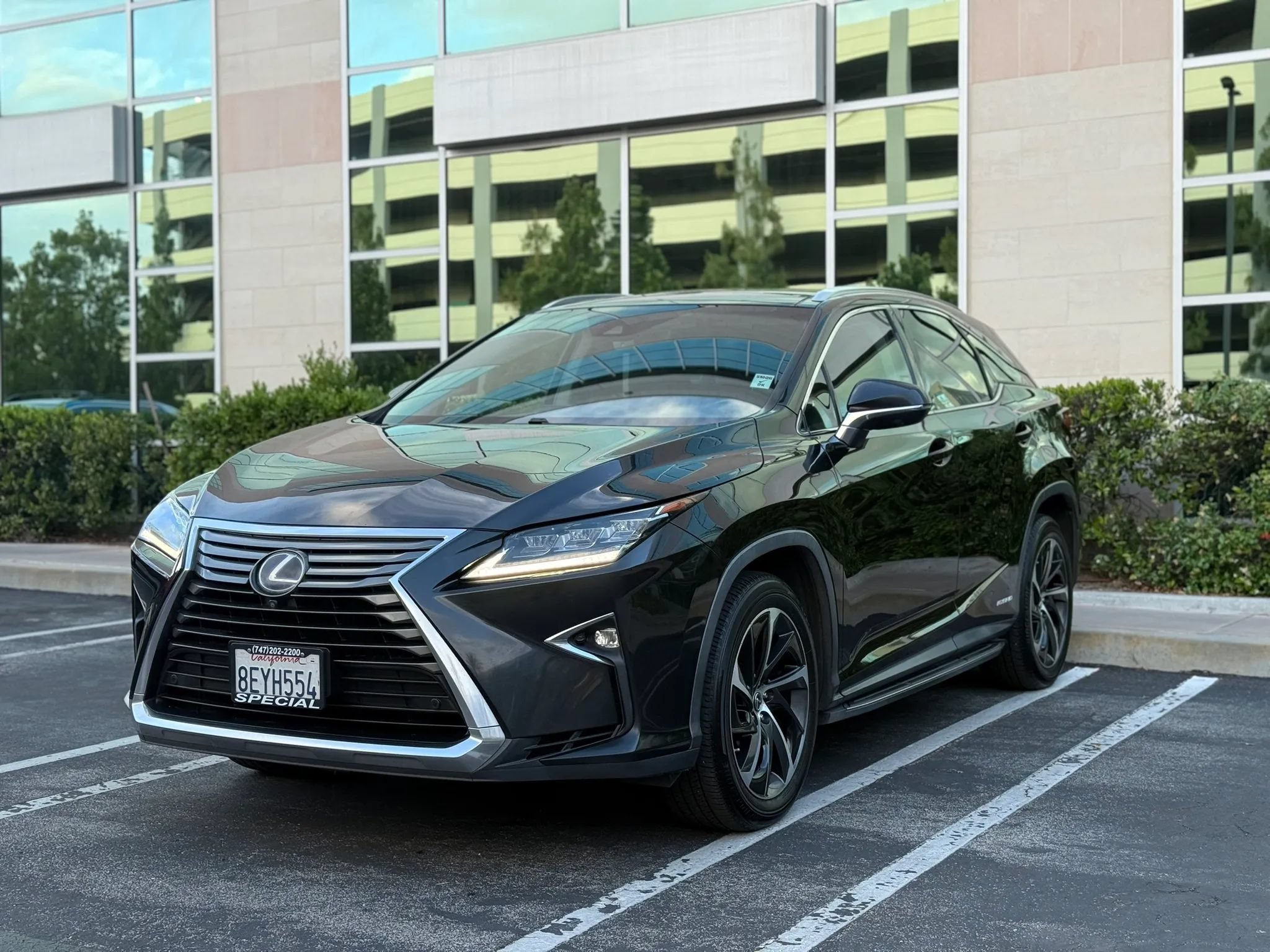 Used 2018 Lexus RX 450h AWD w/ Luxury Package image 1
