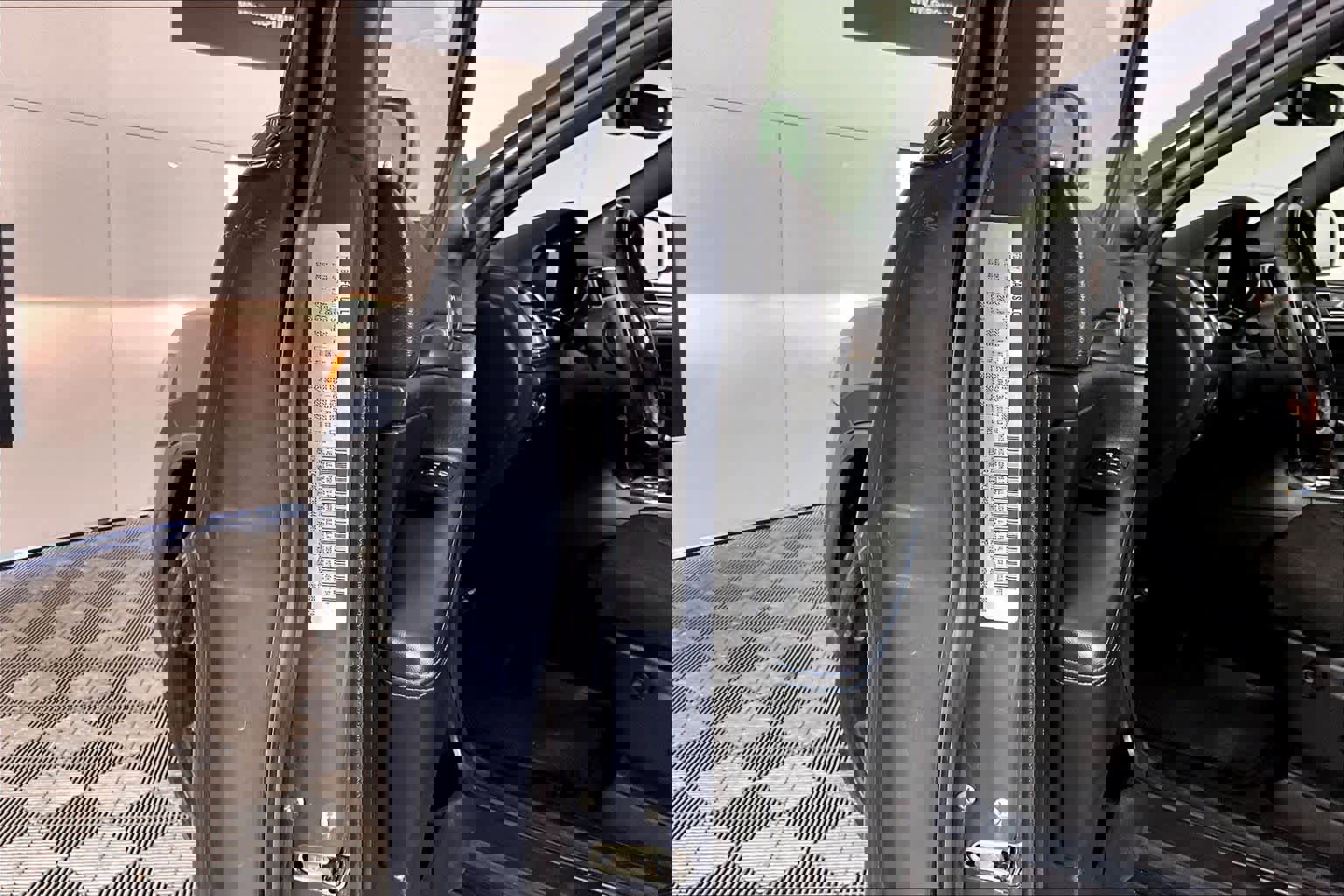 Used 2018 Jeep Grand Cherokee Laredo image 36