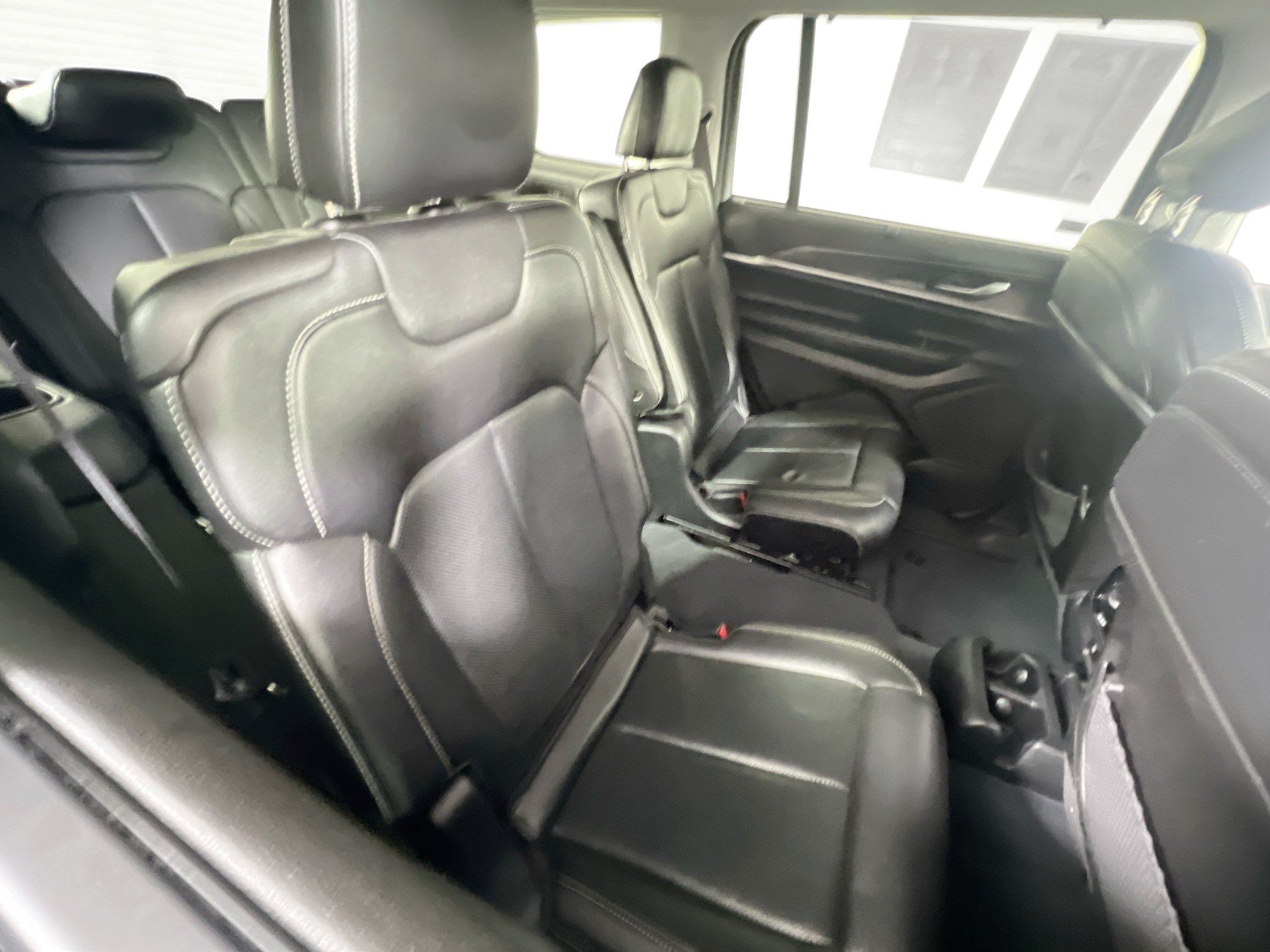 Used 2023 Jeep Grand Cherokee L Limited w/ Luxury Tech Group II AWD/4WD image 27