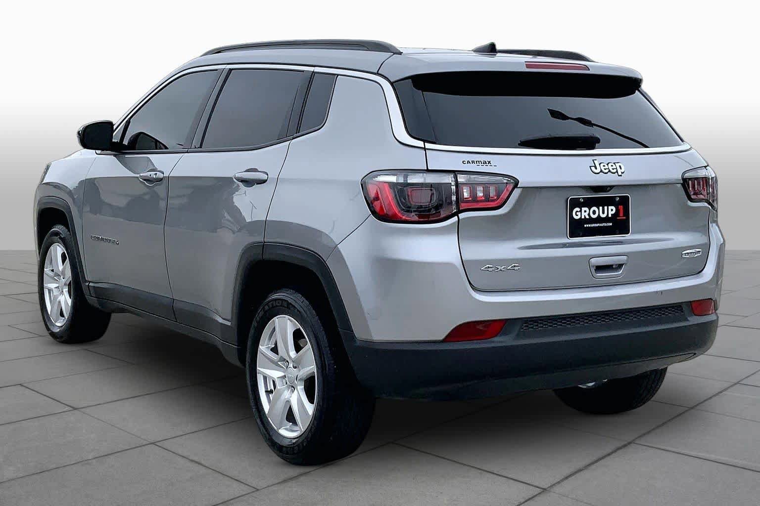 Used 2022 Jeep Compass Latitude w/ Sun and Sound Group AWD/4WD image 12