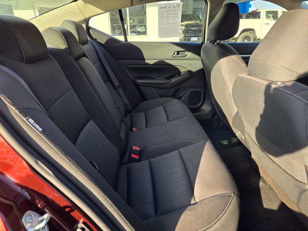 Used 2023 Nissan Altima 2.5 SV image 9