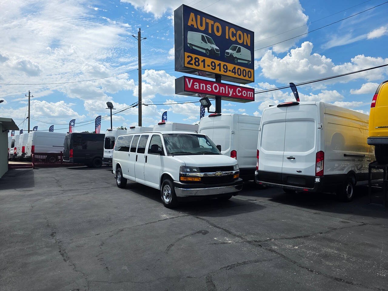 Used 2018 Chevrolet Express 3500 LT w/ LT Preferred Equipment Group RWD image 26