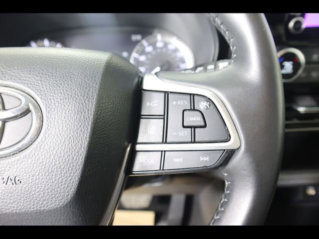Used 2024 Toyota Highlander LE image 24
