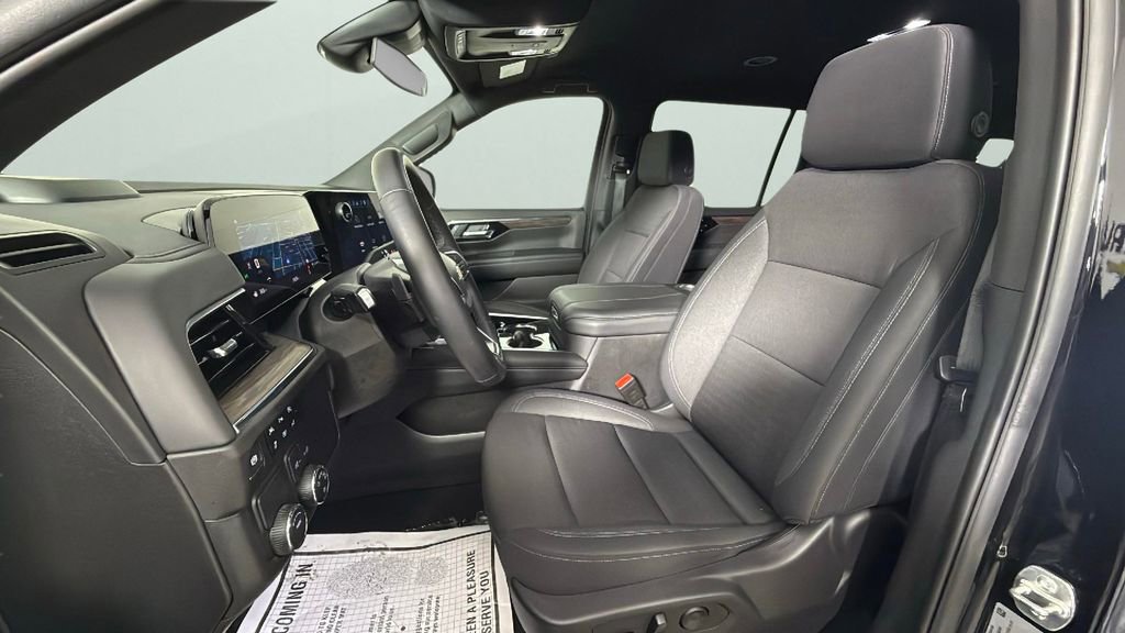 Used 2025 Chevrolet Suburban LS image 17