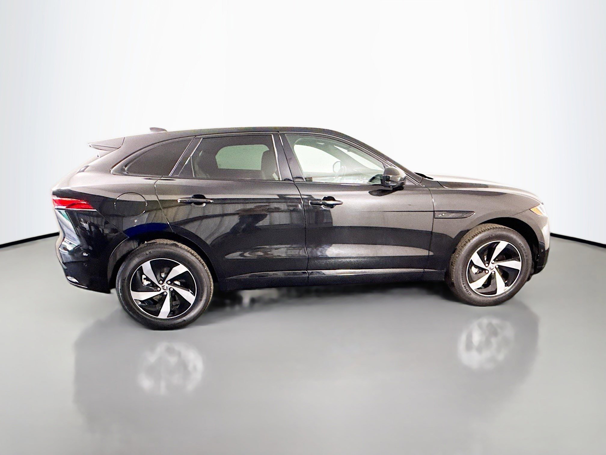 Used 2024 Jaguar F-PACE R-Dynamic S image 11