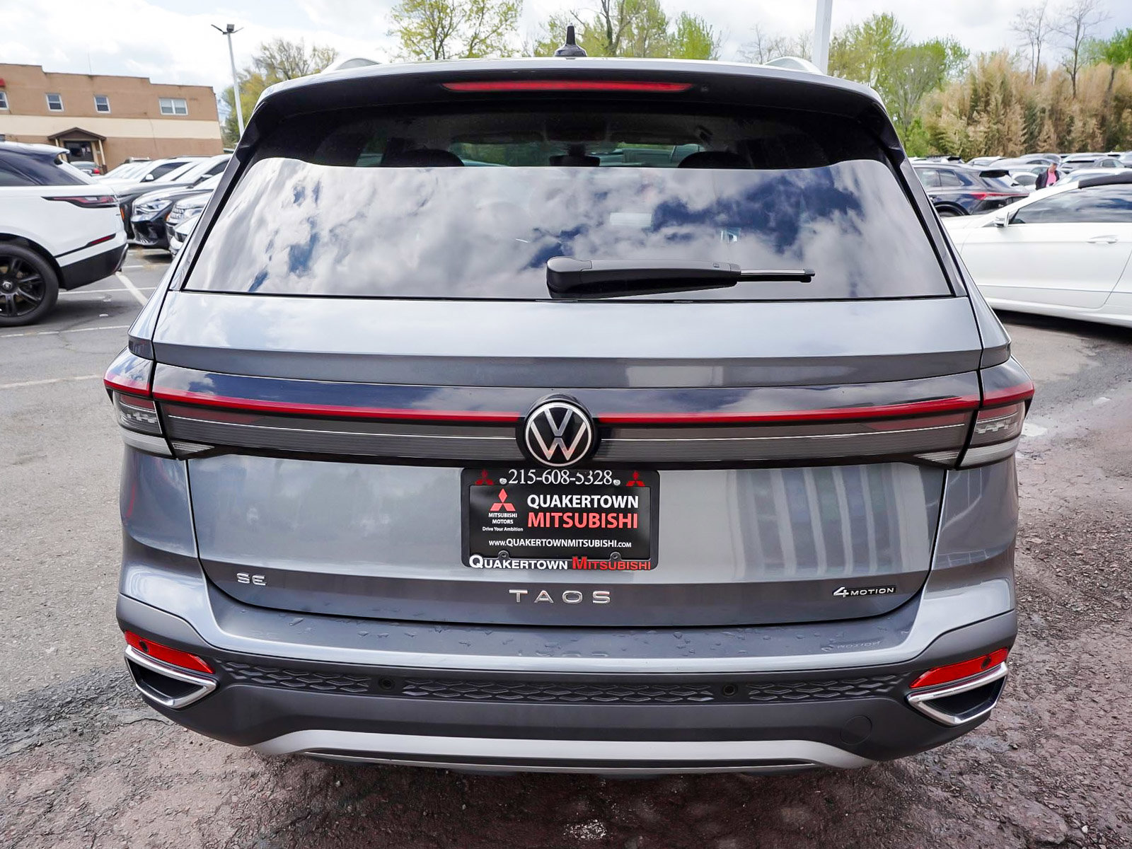 Used 2025 Volkswagen Taos SE image 5