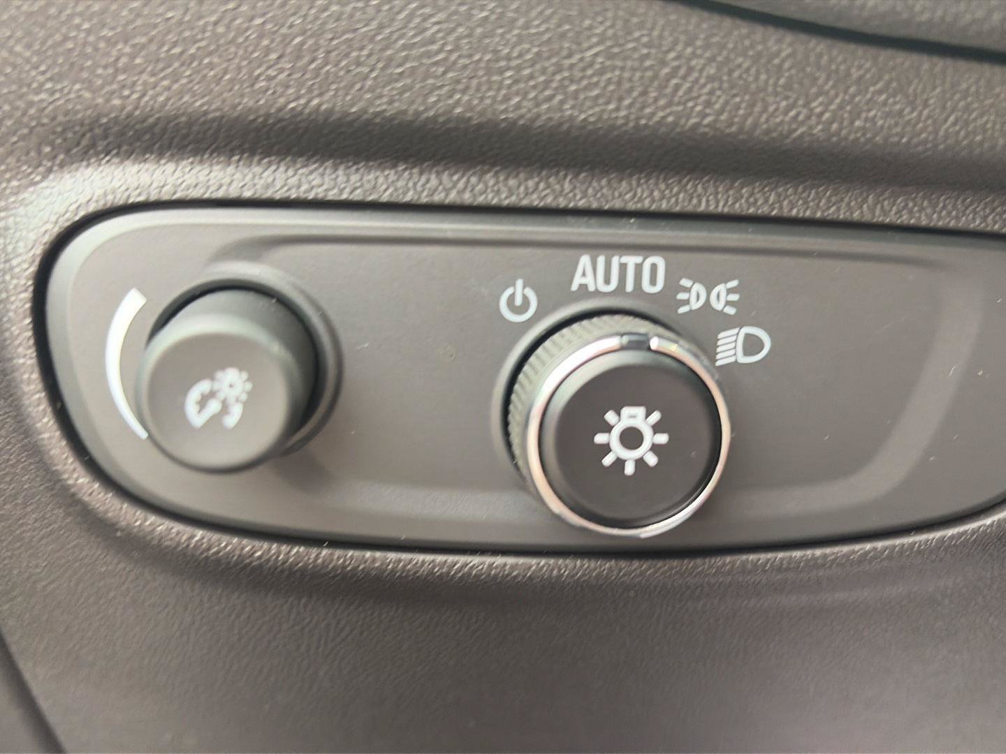 Used 2023 Chevrolet Equinox LS AWD/4WD image 31