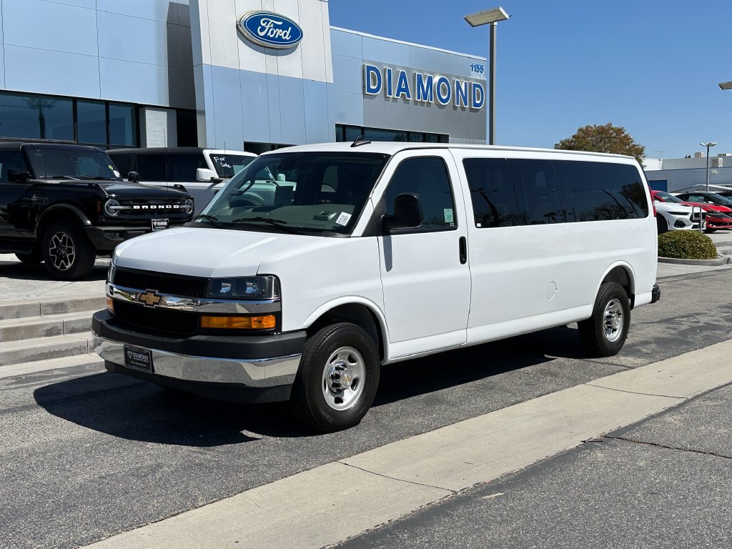 Used 2025 Chevrolet Express 3500 LT w/ LT Preferred Equipment Group RWD image 2
