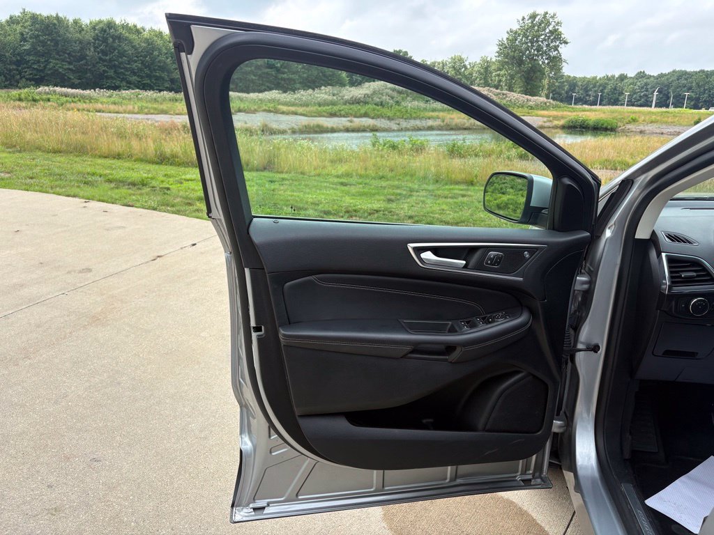 Used 2022 Ford Edge Titanium AWD/4WD image 13