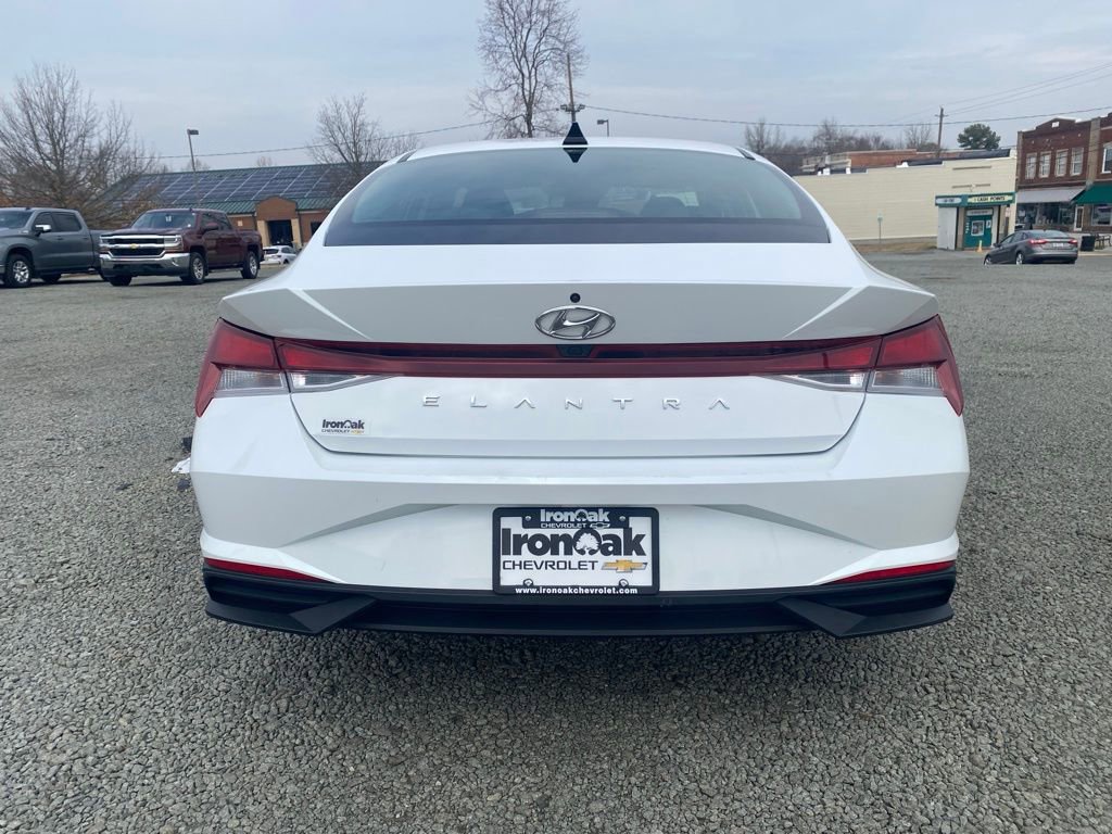 Used 2022 Hyundai Elantra SEL w/ Convenience Package image 3