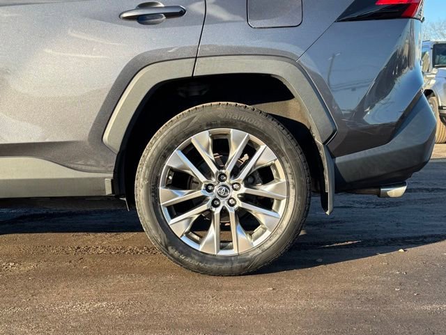 Used 2019 Toyota RAV4 XLE Premium image 9