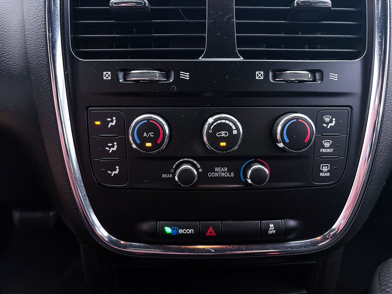 Used 2020 Dodge Grand Caravan SE FWD image 16