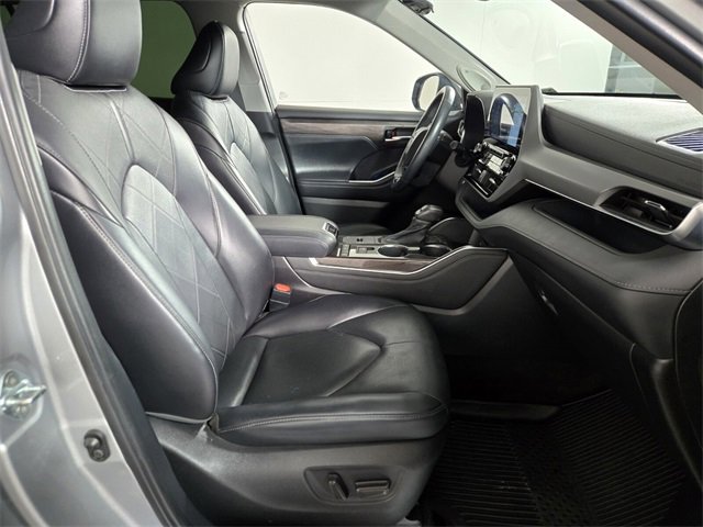 Used 2021 Toyota Highlander Platinum image 24