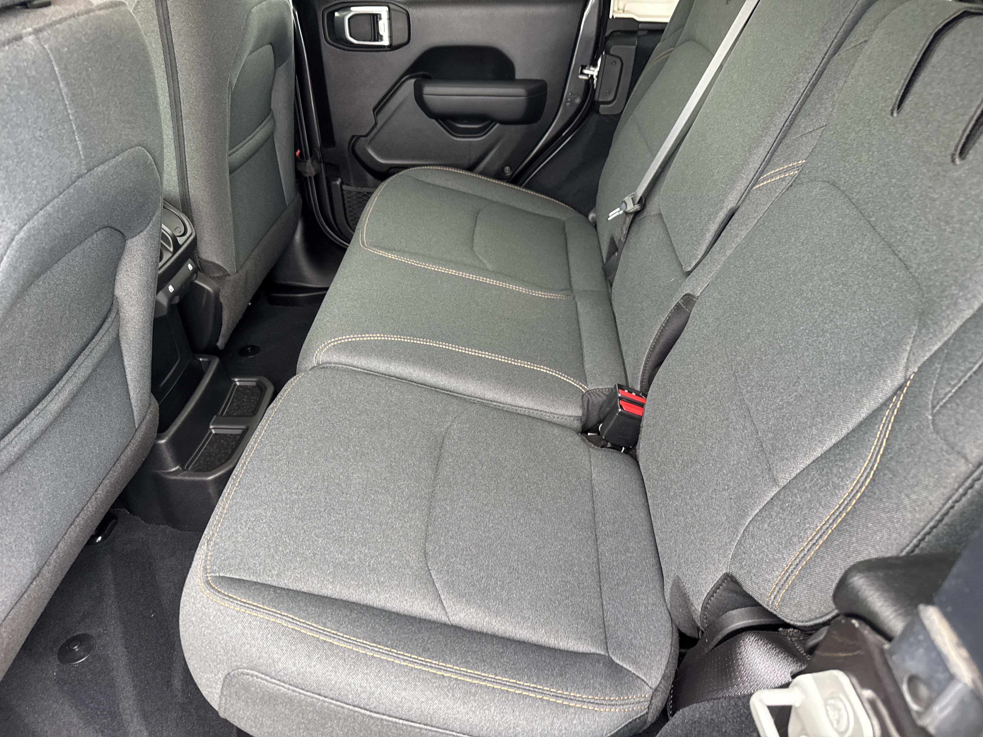 Used 2024 Jeep Wrangler Unlimited AWD/4WD image 6