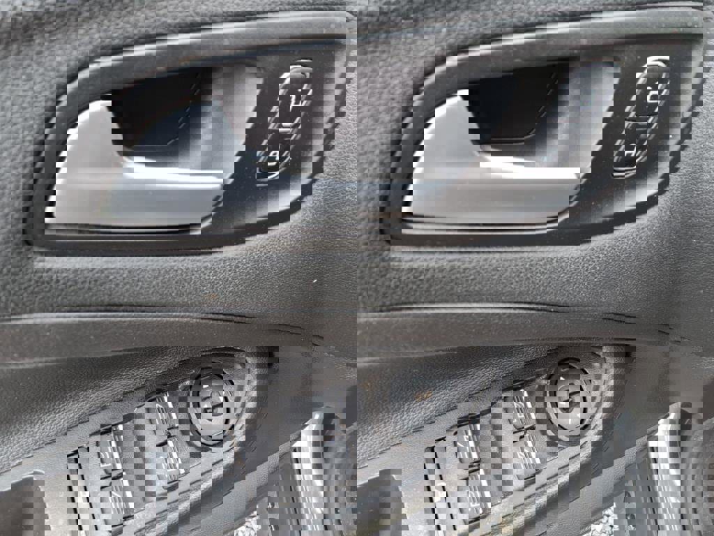 Used 2017 Ford C-MAX Energi SE image 25