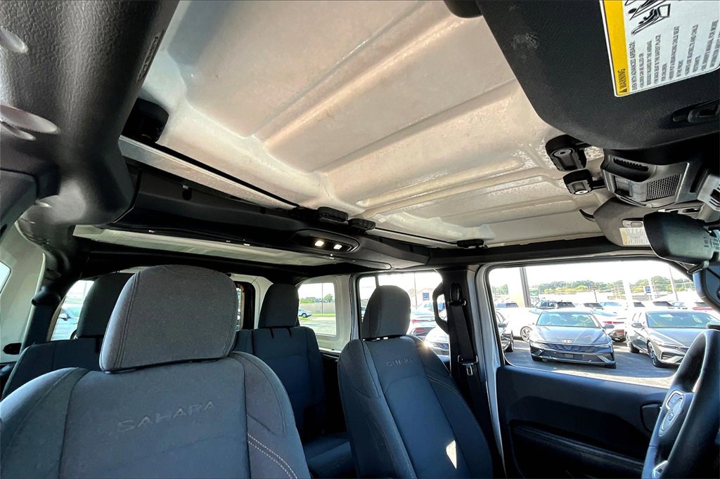 Used 2024 Jeep Wrangler Sahara image 22