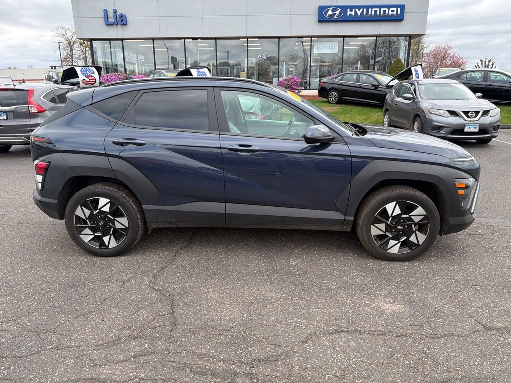 Used 2025 Hyundai Kona SEL image 2