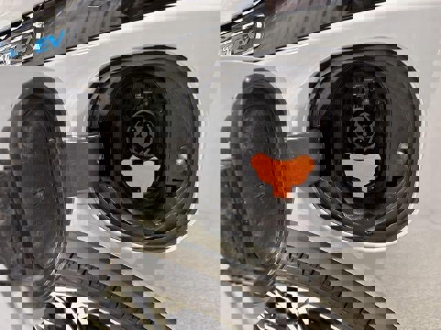 Used 2020 Chevrolet Bolt Premier w/ Infotainment Package image 29