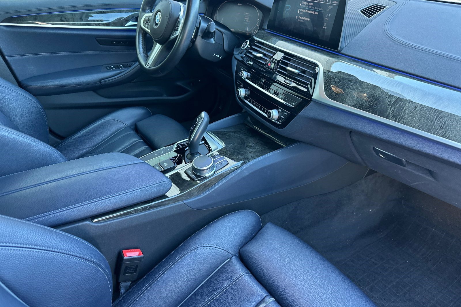 Used 2020 BMW 530e w/ M Sport Package image 19