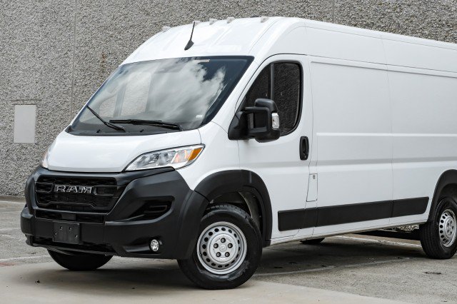 Used 2024 RAM ProMaster 2500 w/ Convenience Group FWD image 3