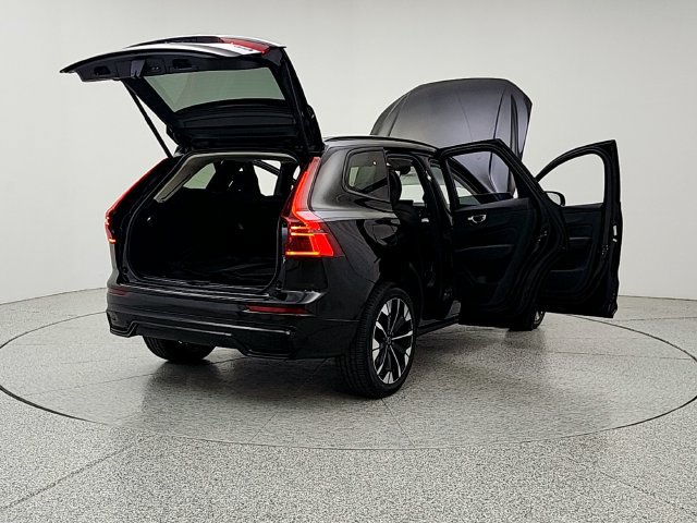 Certified 2026 Volvo XC60 B5 Plus AWD/4WD image 11