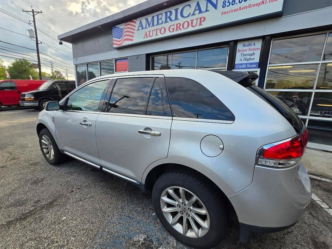 Used 2013 Lincoln MKX AWD image 4