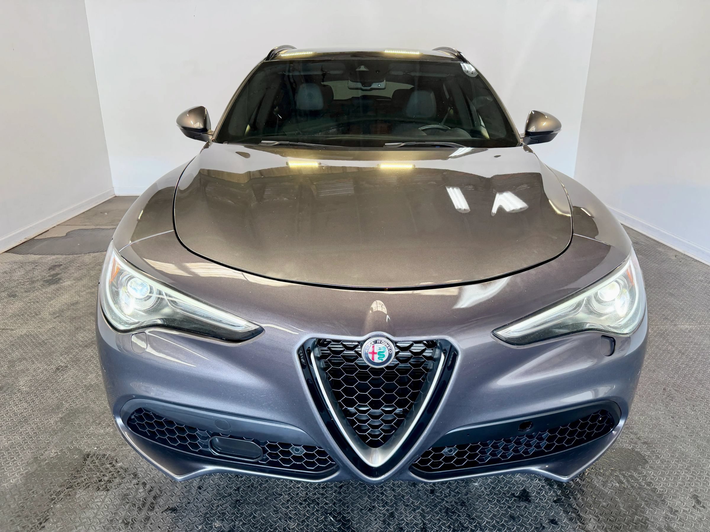 Used 2022 Alfa Romeo Stelvio Ti AWD/4WD image 2
