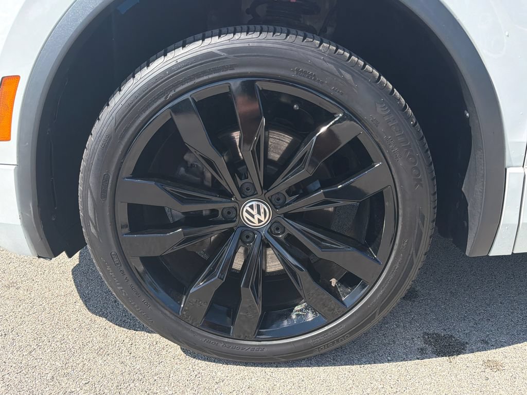 Certified 2020 Volkswagen Tiguan SE R-Line AWD/4WD image 30