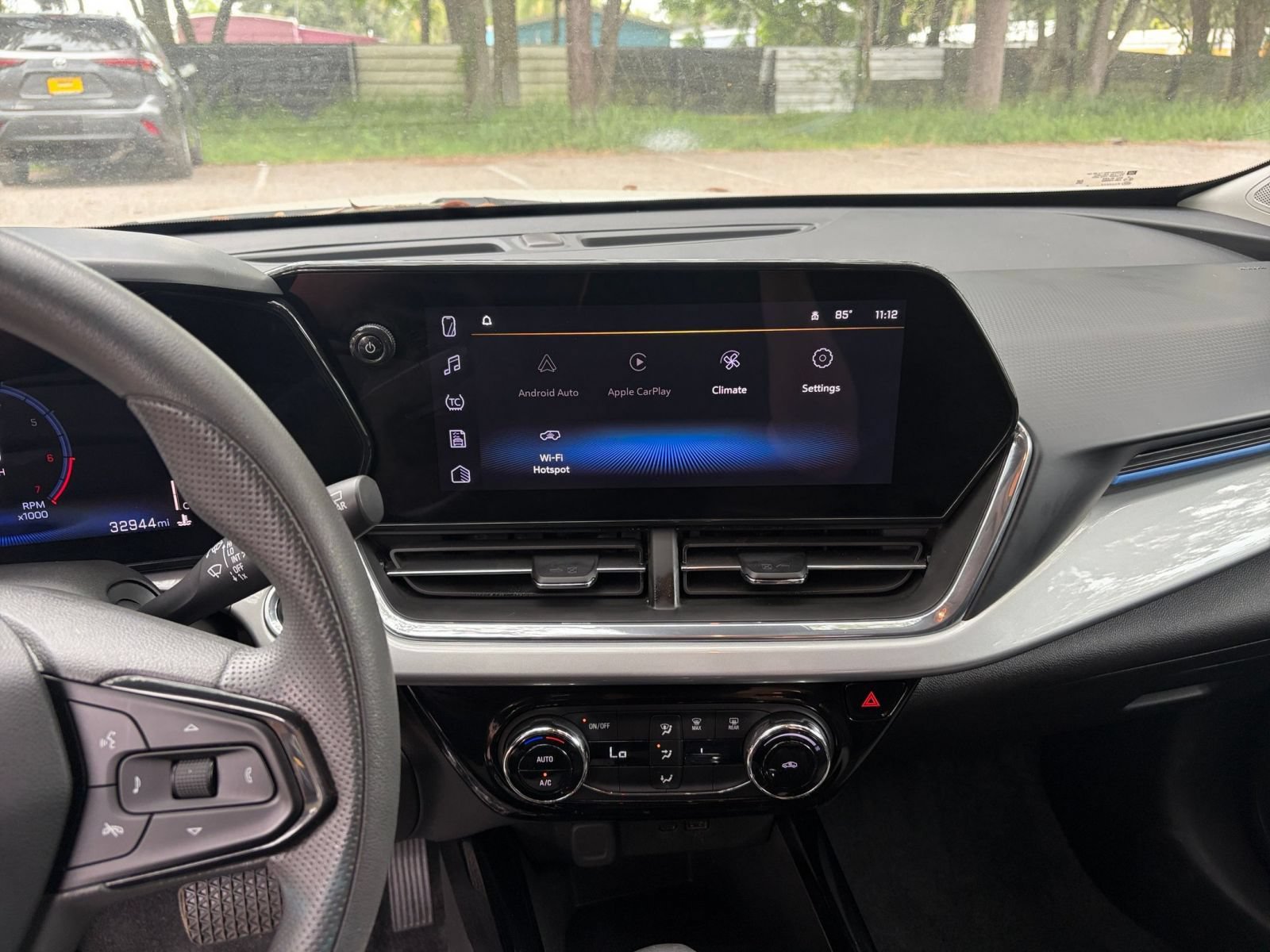 Used 2025 Chevrolet Trax LT FWD image 21