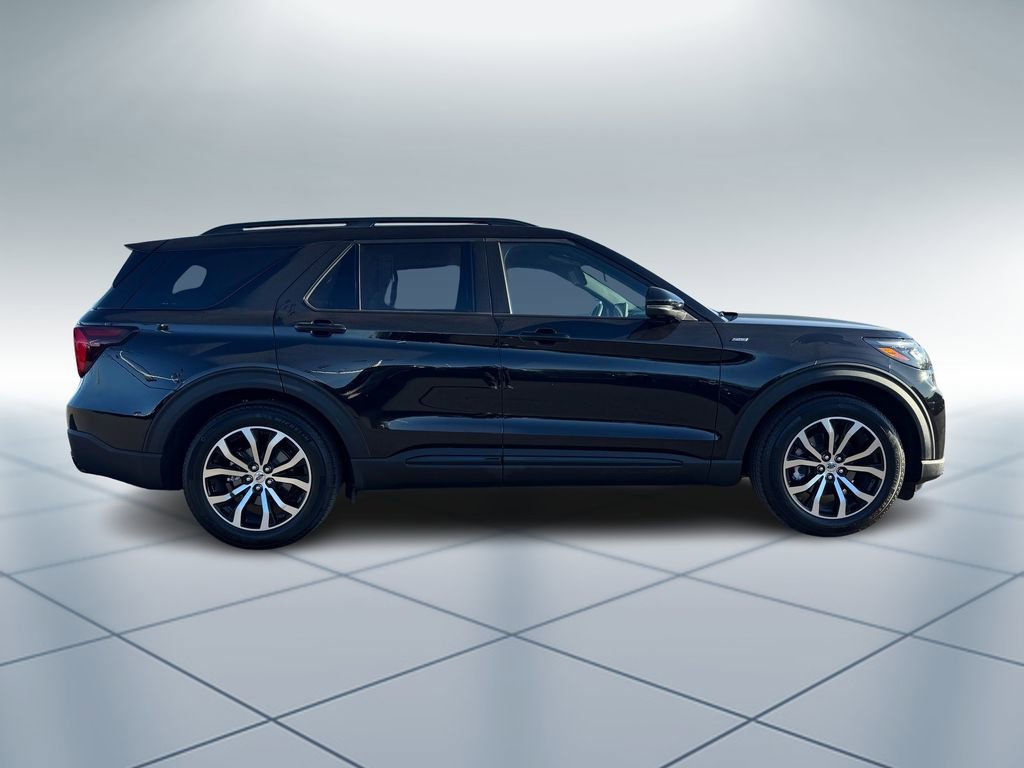 New 2026 Ford Explorer ST-Line image 3