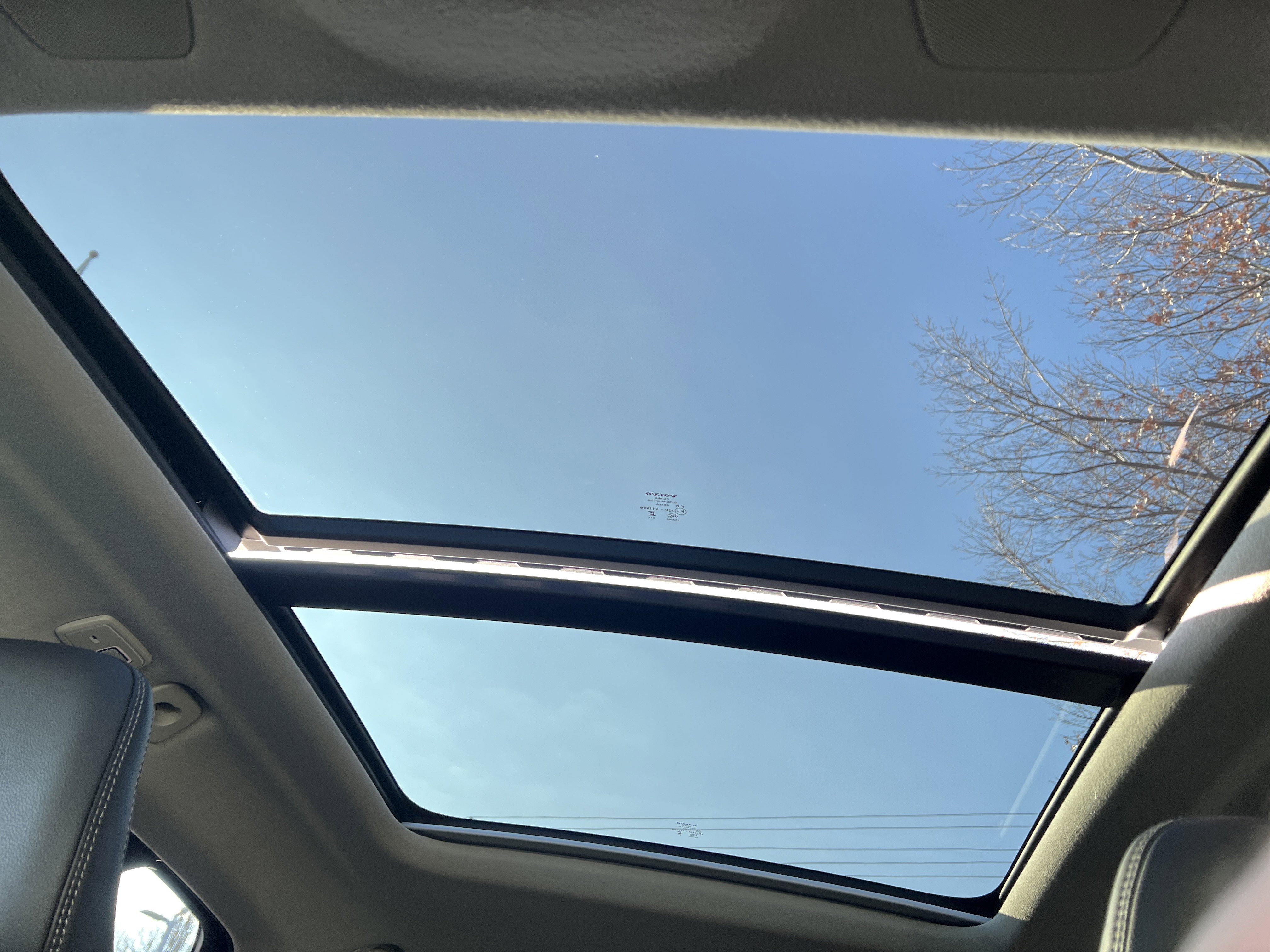 Used 2025 Volvo XC40 B5 Plus image 28