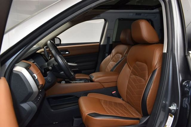 Used 2023 Nissan Pathfinder Platinum AWD/4WD image 9