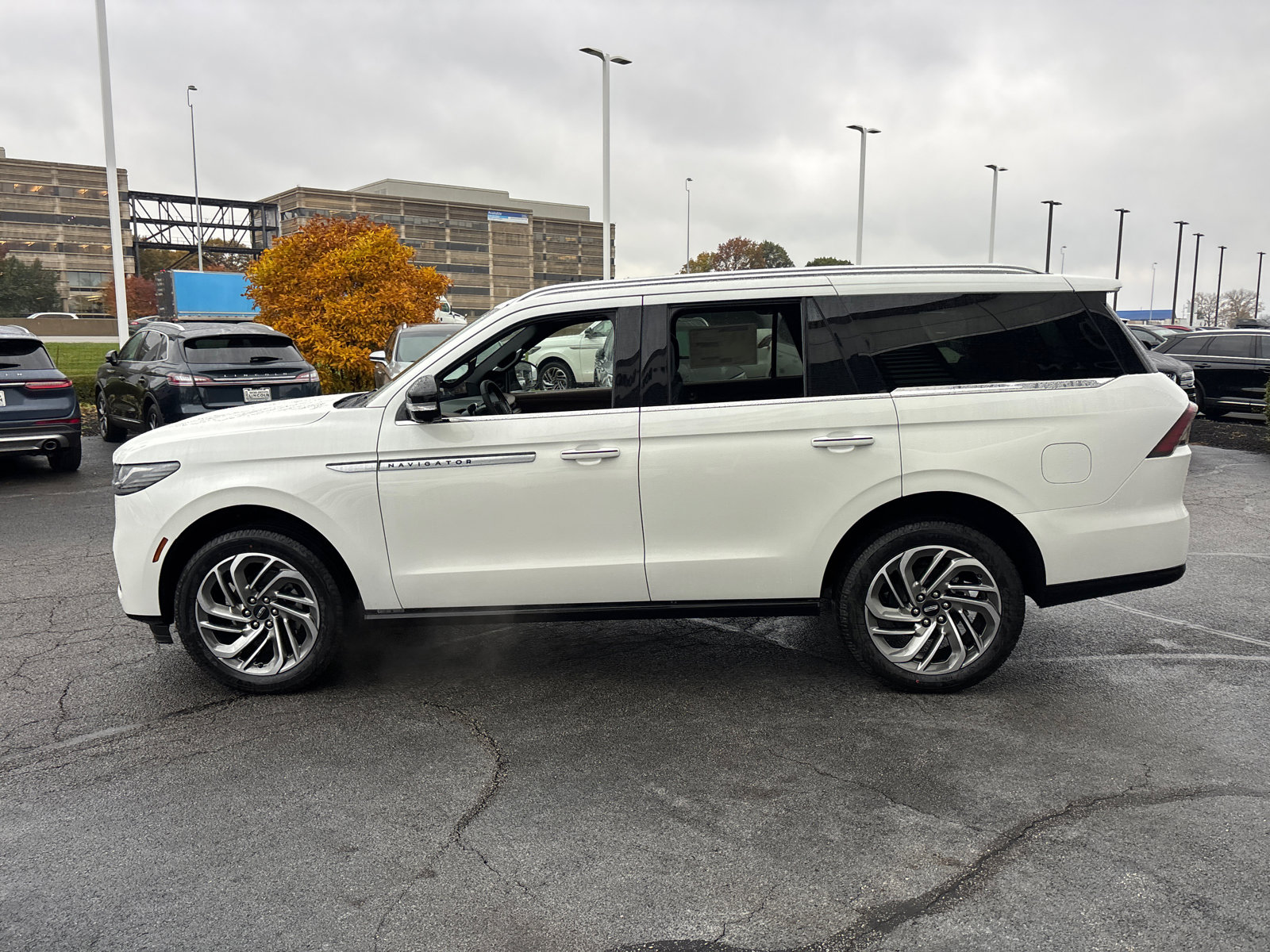 New 2025 Lincoln Navigator Reserve image 4